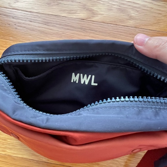 Madewell THE SPORT CAMERA BAG IN COLORBLOCK Color: DARK BALTIC MULTI - Picture 7 of 8